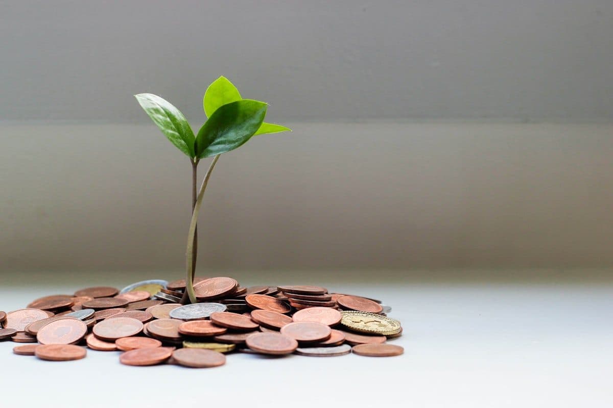 Balance dorée symbolisant le nisab de la Zakat al-Mal au Maroc