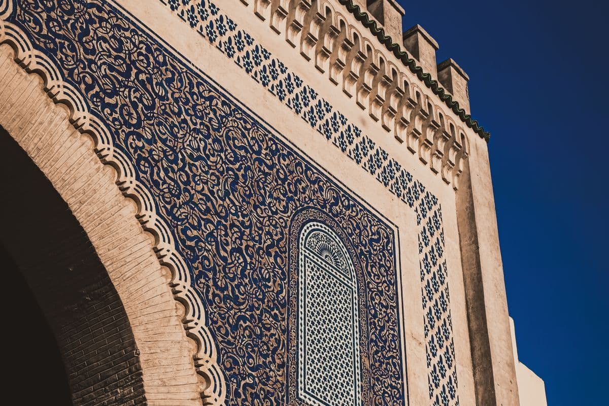 Bab Boujloud, l'emblématique porte bleue de la médina de Fès, Maroc